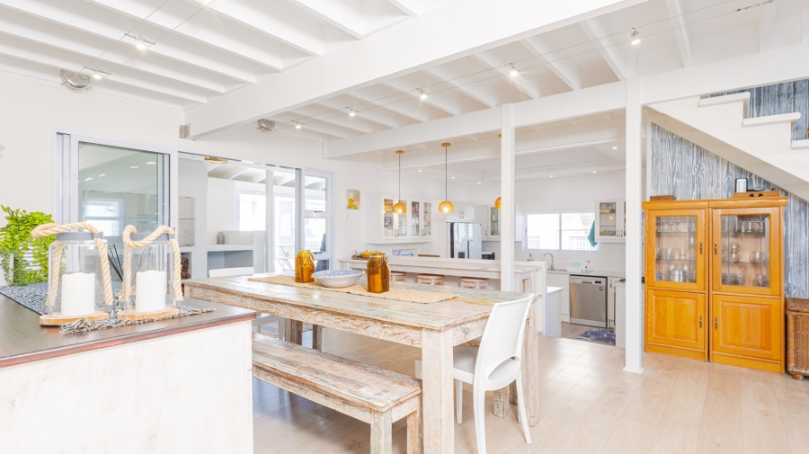 4 Bedroom Property for Sale in Struisbaai Western Cape